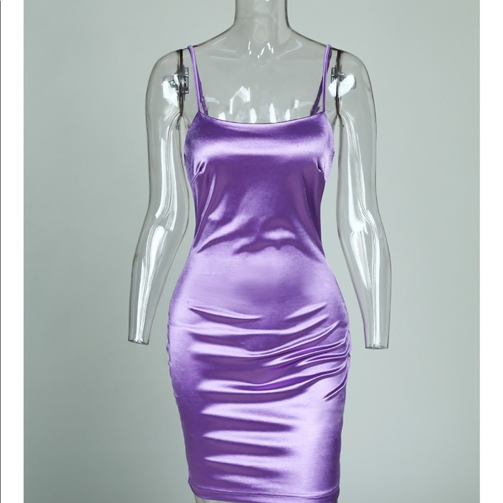 SALE‼️NO OFFERS - SATIN DRESS IN LILAC - Picture 3 of 7